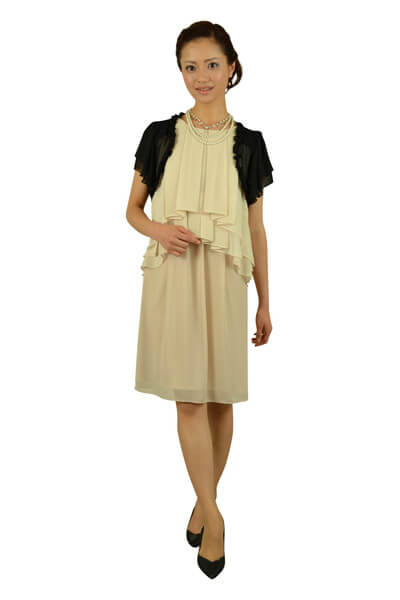 ベージュ系のドレス